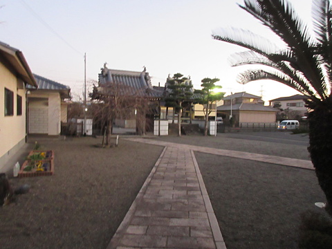 2月2日夕6時／庫裡玄関から山門鐘楼を望む