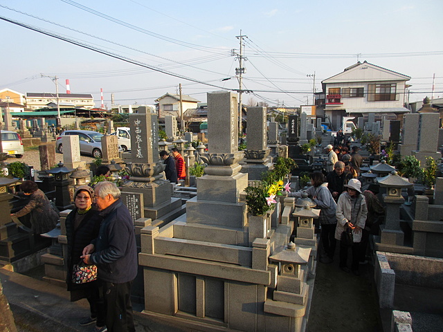 お勤めが済んで、皆さんお家に帰ります。