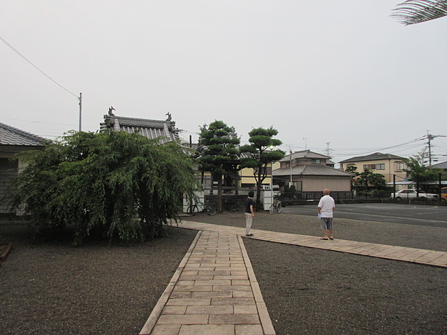 お寺の鐘です。「朝ですよ。今日も一日よろしくね！」