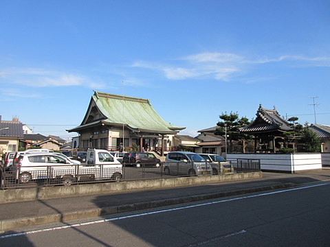 たくさんの車、大勢の人にお手伝いいただきました