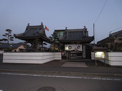 山門前から円光寺全景