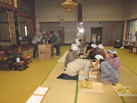 お下がりのお飾り詰め後片付け(28日)