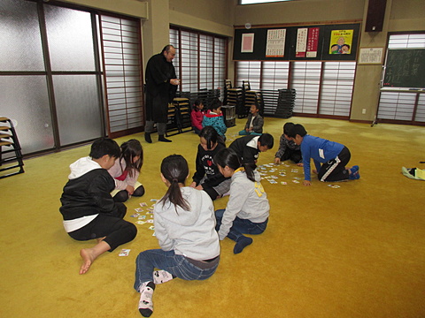 カルタ大会で遊びました